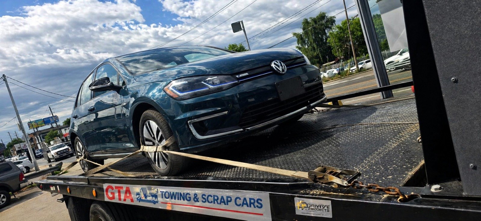 GTA Towing & Scrap Cars — Scrap Car Removal Scarborough Ontario Cash for Junk Cars