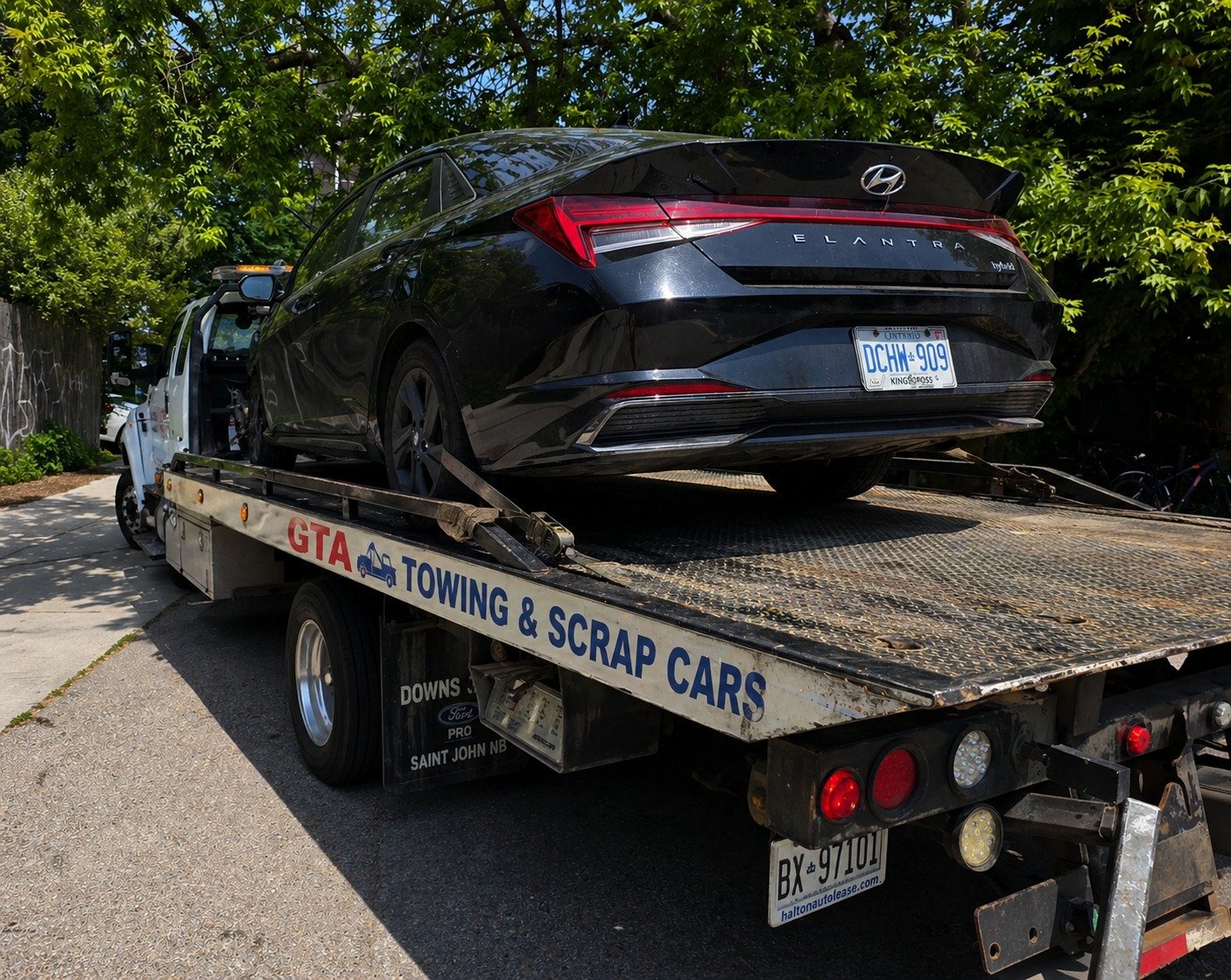 GTA Towing & Scrap Cars — Scrap Car Removal Etobicoke Ontario Cash for Junk Cars Towing
